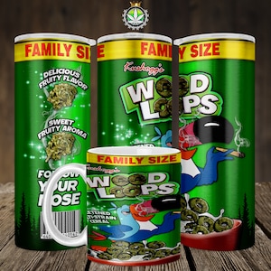 Puede incluir: Una lata verde y amarilla con las palabras "Family Size" y "Weed Loops" impresas en ella. La lata presenta un pájaro de dibujos animados sosteniendo un porro y un tazón de cereal. El cereal es verde y tiene forma de bucles.