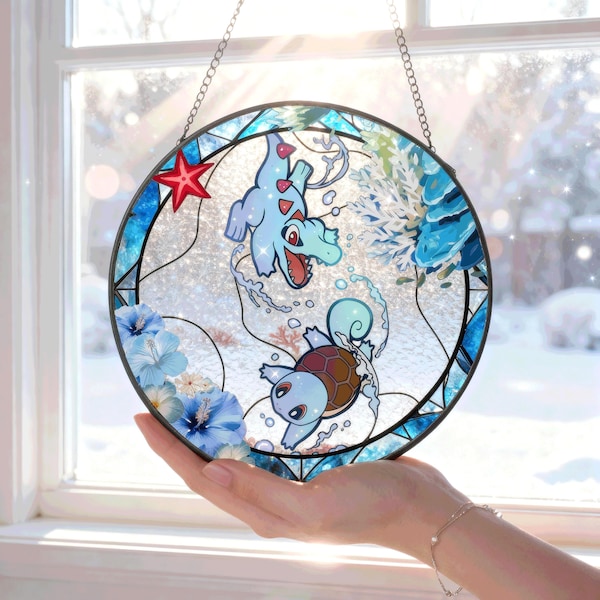 Atrapasueños de cristal de Squirtle Totodile hecho a mano, arte para ventana inspirado en Pokémon del océano, regalo para coleccionistas, decoración del hogar, arte en vidrio de agua