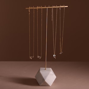 ネックレスハンガー Tバー 真鍮 ジュエリーディスプレイスタンド 大理石ベース ペンダントジュエリーオーガナイザー ブティックストア用 写真撮影用 ブレスレットホルダー