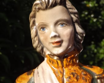 Magnificent statuette of a Napoleonic officer in Capodimonte porcelain. Number 208.