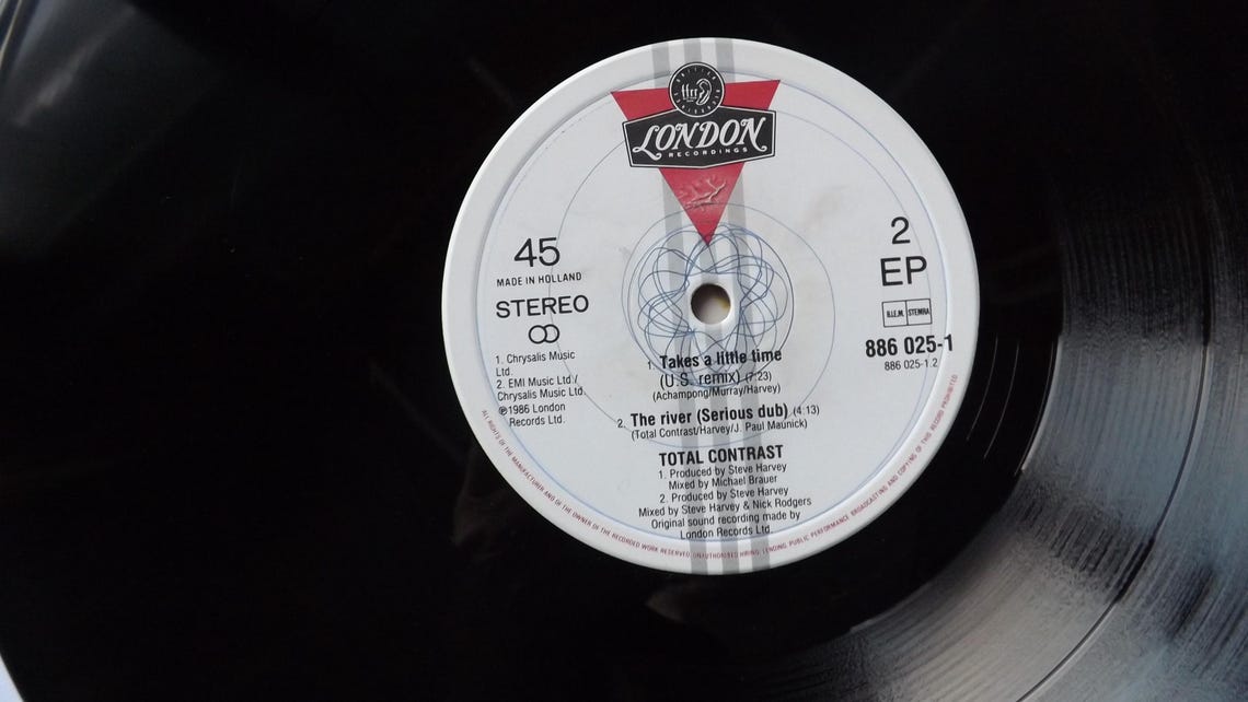 MAXI 45t. 12".   TOTAL CONTRAST.   The River Extended Version.   1986.  (Disco) ., foto 4 de 4