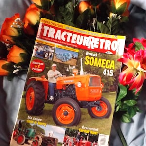 Puede incluir: Una revista "Tracteur Retro" con un tractor Someca 415 naranja en la portada. La revista está rodeada de rosas naranjas y otras flores. La revista tiene el texto "Nouveau + 2 Posters".
