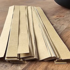 da 300 pezzi strisce di carta da regalo in carta kraft, strisce per bricolage 8 x 210 mm, 80 g/m2, marrone, rigatura ottica.