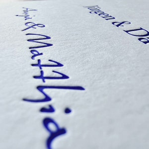 Cartes typographiques individuelles A6 A5 anniversaire typographique merci de réserver la date texte original en carton PP Hahnemühle comme cartes pliantes souhaitées