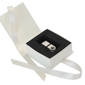 Caja de regalo de 8x8x4 cm, caja plegable de cartón fino premium, caja clásica de acanalado para bombones, joyero con cinta de raso