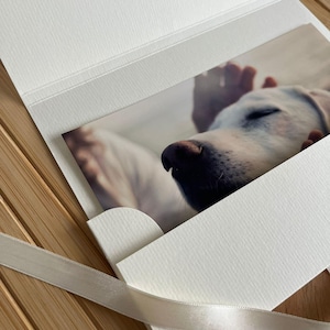 Custom 12x17 - 20x30cm 4,7x6,5- 8x11 Luxury envelope photo box Yuma photofolder classically ribbed premiumcardboard 5 colors + satinribbon