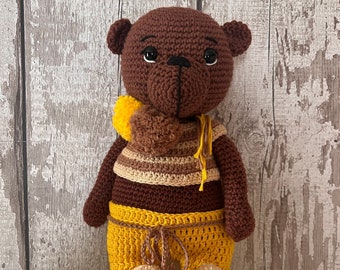 Benny l'ours au crochet - 11,5 po. (29 cm) de long