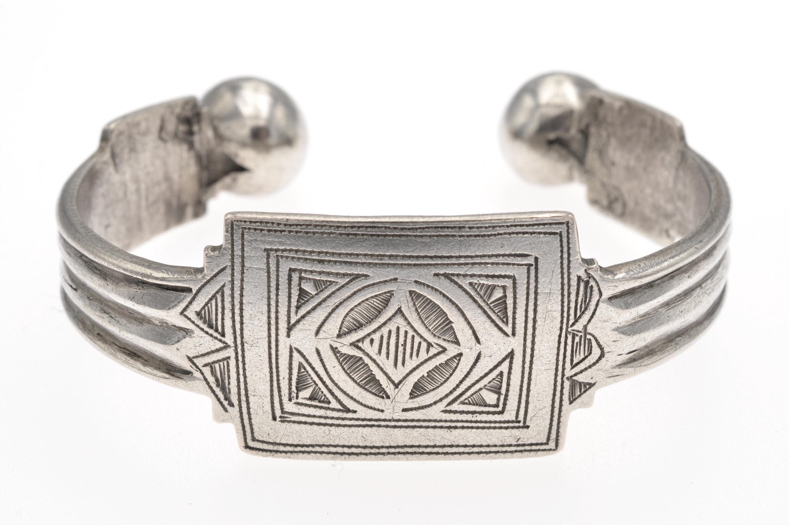 Small Mauritanian Tuareg anklet with engraved protection symbols. Old tribal ethnic jewelry. Ancestral cultural heritage