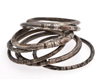 Antique Tuareg ethnic bracelets in horn and silver, 7-piece tribal Saharan set, traditional African jewelry