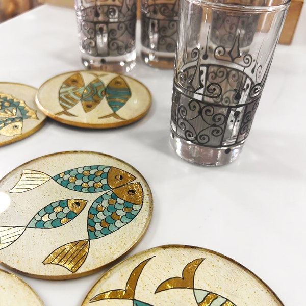 Sous tasses en verres peintes et décorées à la feuille d'or