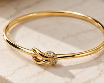Elegant Gold Knot Clasp Bangle Bracelet – Minimalist Luxury for Women