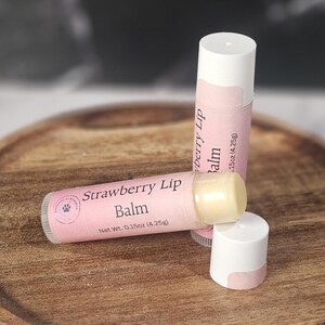 Puede incluir: Un juego de tres tazas de cer&aacute;mica con un acabado moteado y mate. Las tazas son en tonos crema, marr&oacute;n claro y marr&oacute;n oscuro. Cada taza tiene un dise&ntilde;o simple y minimalista, ideal para caf&eacute; o t&eacute;.