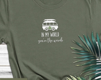 Besticktes Van Life Shirt: Comfort Colors Camper Van Tee, “In My World You’re the Weirdo”, Nomadenleben Shirt