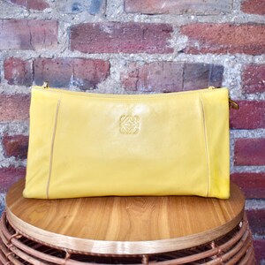 Bolso de hombro Loewe vintage en cuero amarillo vibrante imagen 2