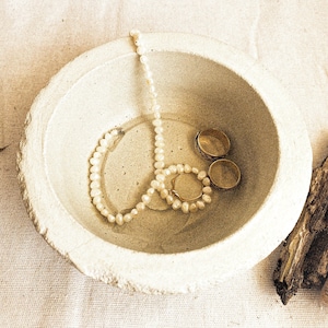 Modern concrete jewelry container, Artisan cement ring dish, Handmade cement holder for organizer