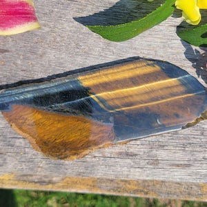 Losa de ojo de tigre azul y dorado: 5,25 pulgadas, hallazgo raro, brillo metálico dorado de ojo de gato.
