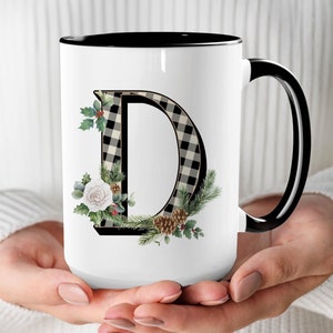 Taza con inicial navideña de la letra D, diseño a cuadros estilo búfalo, ideal como regalo para amigos o familiares, regalo para un compañero de trabajo secreto o un regalo para tus seres queridos.