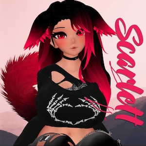 Puede incluir: Una ilustración digital de un personaje femenino de anime con cabello largo, rojo y negro, que lleva un top corto negro con un diseño de esqueleto de diamantes de imitación y pantalones negros. El personaje tiene ojos rojos y un collar negro. El fondo es un degradado rosa con la palabra "Scarlet" escrita en rosa.