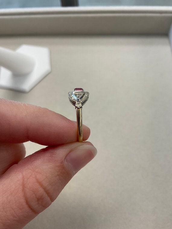 Vintage 14k eye motif 2 tone oval shape ruby ring. - image 3