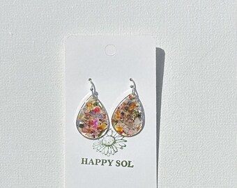 Pendientes de resina, confeti de flores