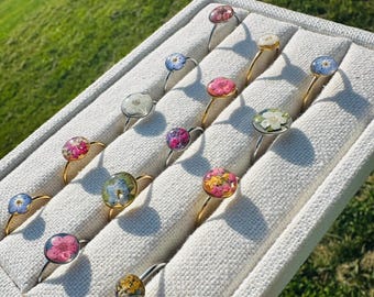 Anillo ajustable de flores prensadas