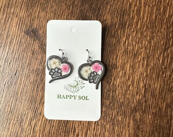 Pendientes de resina - corazones con huellas de patas