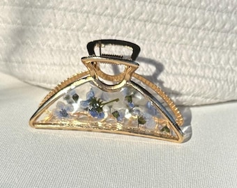 Pinza de garra con flores secas