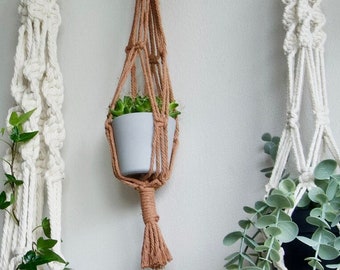 Handgemaakte Boho bruine macrame plantenhanger met kralendetail