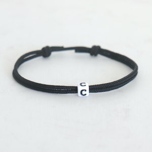 Pulsera de cordón liso a elegir e inicial cuadrada personalizable, pulsera de moda para ella o para él, ideas de regalo