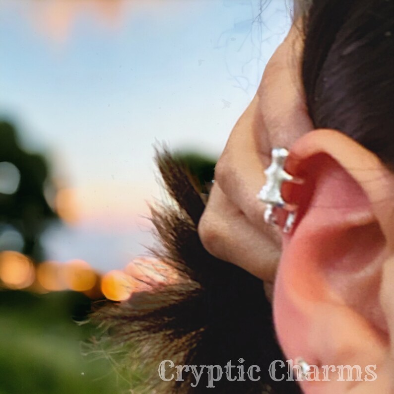 Puños de oreja : Puños de oreja de hombre trepador, Puños de oreja de plata, Pendientes de hombrecito, Studs de oreja, Pendientes no perforados, Puños de oreja no perforados, Joyería imagen 3