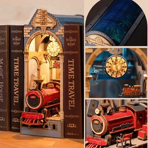 Op de afbeelding: Een houten boekenhoek met een rode trein in een station, met de woorden "Time Travel" op de rug. De sc&egrave;ne bevat een klok en een miniatuurtrein, met een warme, uitnodigende gloed.
