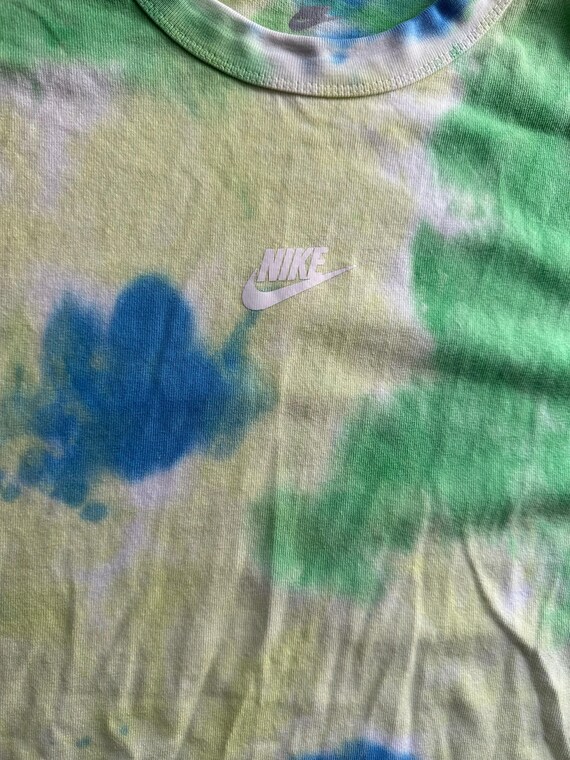 nike sportswear premium essentials men's tie dye t shirt