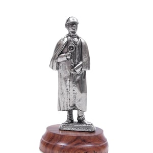 Sherlock Holmes - Pipercraft Scottish Made Pewter and Wood Figurine