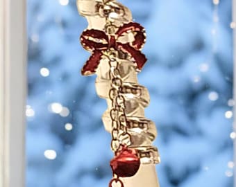 Christmas Bow Ziggle Charm: Silver with Red Bells Drink Accessory