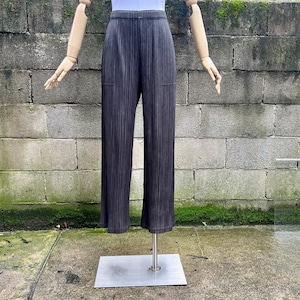 Issey Miyake Pleats Please Pants – Dark Grey Straight Leg Cropped Trousers – Made in Japan – Size Medium