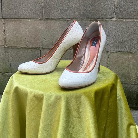 90s Vintage Etro Embossed Leather Heels - Italian… - image 1