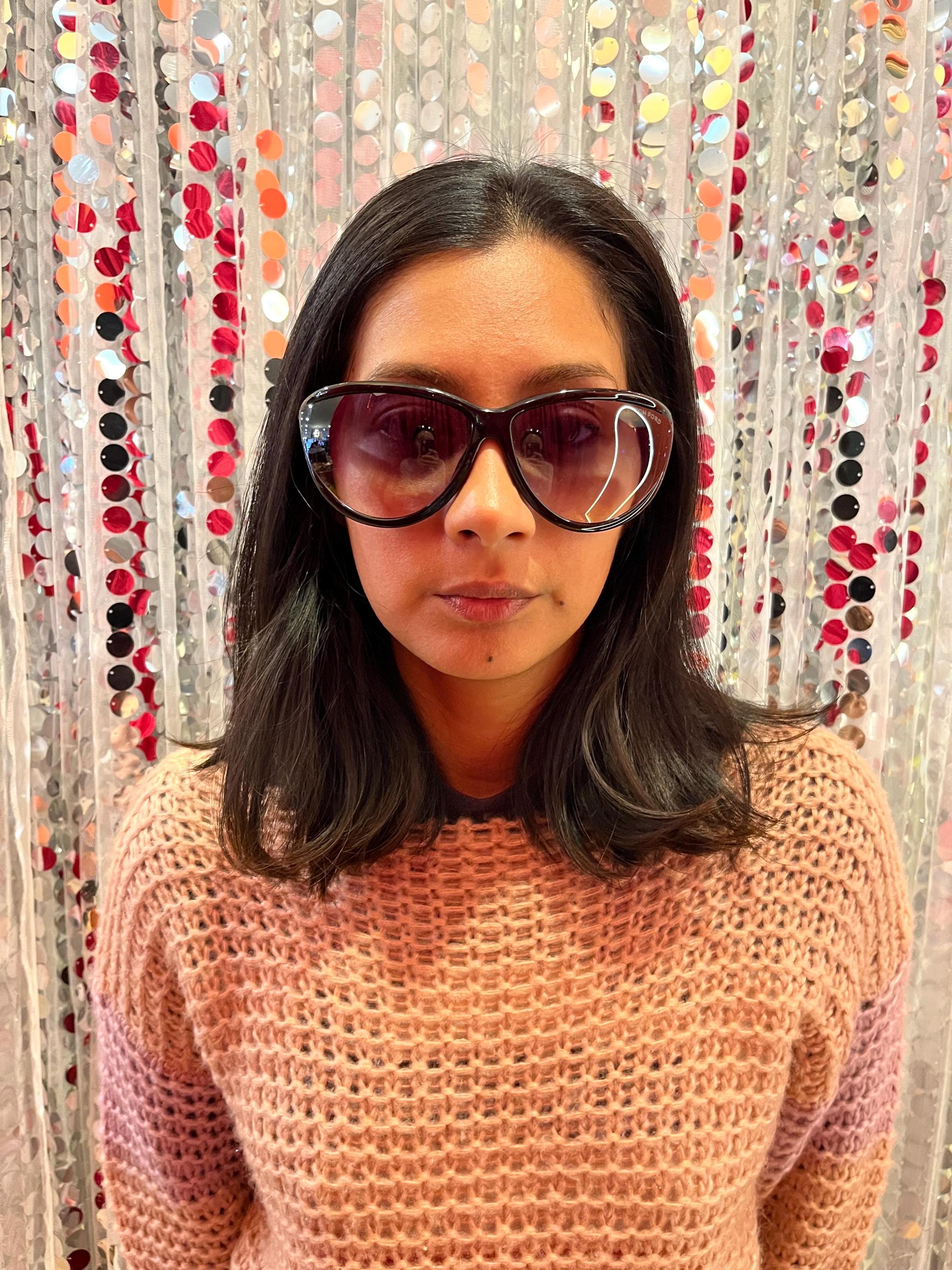 Tom Ford Oversized Sunglasses – Black Gradient Lenses  display picture 3