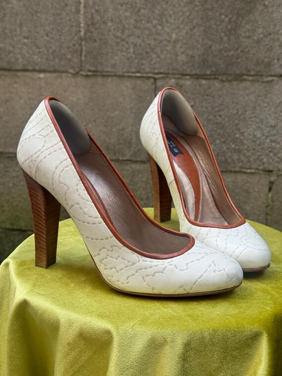 90s Vintage Etro Embossed Leather Heels - Italian… - image 3