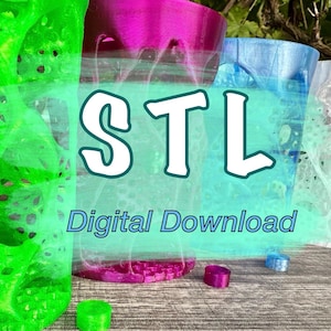 Könnte beinhalten: Ein Bild mit mehreren 3D-gedruckten Vasen in verschiedenen Farben, darunter Grün, Pink, Blau und Weiß. Die Vasen haben ein offenes, gitterartiges Design. Der Text "STL Digital Download" ist auf dem Bild zu sehen.