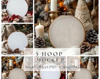 Puede incluir: Cinco aros de bordado con tela blanca, dispuestos en un collage sobre un fondo de decoración invernal. Los aros están rodeados de piñas, velas y un árbol blanco de punto. El texto "5 HOOP MOCKUP" y "Smart Object PSD - Canva PNG" se muestra debajo de los aros.