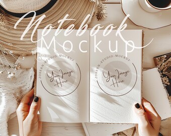 Mockup de diário de capa dura aberta | Mockup de diário aberto para caderno | Mockup de diário com capa dura | Mockup de diário Boho | Objetos inteligentes PSD e PNG | 328