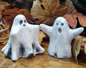Two Concrete Ghosts/ Halloween Tabletop Garden Patio Outdoor Decor Cement Figurine/ Halloween Seasonal Statue/ Scary Spooky Statue Sculpture