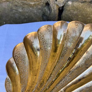 Ein schönes Und Einzigartiges Floral Messing Shell Trinket Tablett oder Teller, Messing Shell Ornament, Messing Shell, Floral Messing Shell