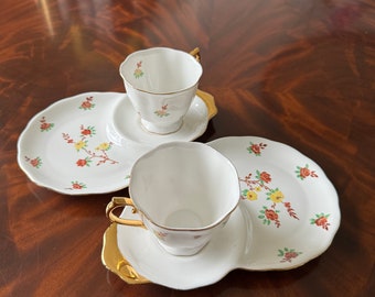 Seltenes Handbemaltes Set mit 2 Teetassen und Kekstellern, Vintage 1950er Jahre, elegantes Teeset