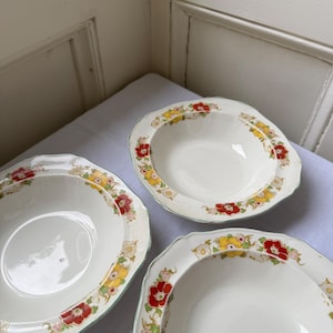 Pretty Vintage Soup Bowls, Vintage Tableware,  Rimmed Soup Bowls, Small Floral Soup Bowl, Set of 3