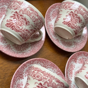 Set di tazze da tè e piattini vintage in porcellana rossa transferware: &#39;River Scenes&#39; Ironstone, Inghilterra