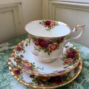 Juego de té vintage Royal Albert Old Country Roses: taza, platillo y plato de postre. Fabricado en Inglaterra, estilo Bridgerton.