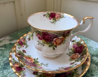 Vintage Royal Albert Old Country Roses Teacup, saucer and side plate trio. Made in England, Bridgerton Style