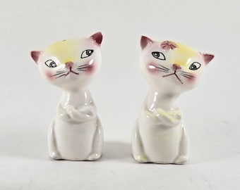 Kitschy kitties salt & pepper shakers; Japan made anthropomorphic ceramic cat salt and pepper; kittens with attitude vintage figurines