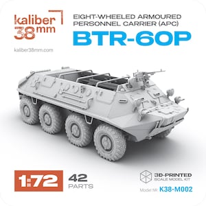 Puede incluir: Maqueta a escala gris impresa en 3D de un transporte blindado de personal (APC) de ocho ruedas, el BTR-60P. El modelo es a escala 1:72 e incluye 42 piezas. El texto "kaliber 38mm" es visible.